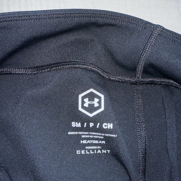 Under Armour Athletic Shorts - Picture 2 of 3